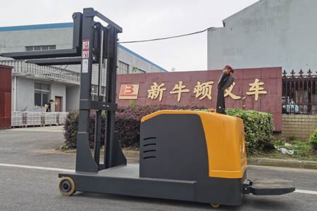 仓库高位堆垛 步行/站驾平衡重堆高车对比