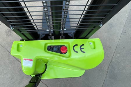 轻型步行式堆高车