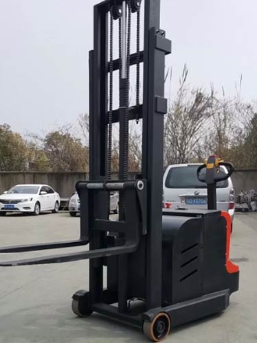 步行式平衡重堆高车