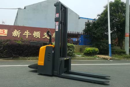 定制站驾式堆高车