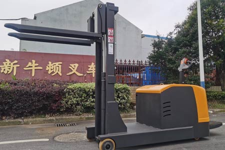 站驾平衡重堆高车
