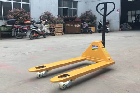 仓储搬运刚需：耐用型手动液压搬运车